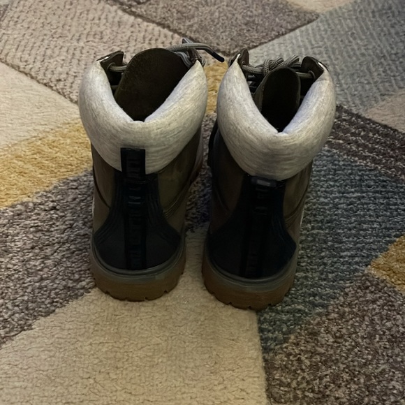 Timberland Women’s Premium 6 Inch Waterproof Boots - Picture 4 of 8